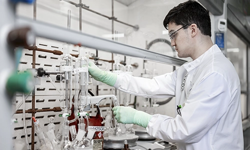 Pace scientist working in laboratory. What are Volatile Organic Compounds? Volatile Organic Compounds (VOC), Sources of volatile organic compounds, Volatile Organic Compounds testing