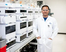 Life Sciences Scientist Working in Laboratory. Purification process, diafiltration, ultra filtration, ufdf, biologics, process development, biologics purification process